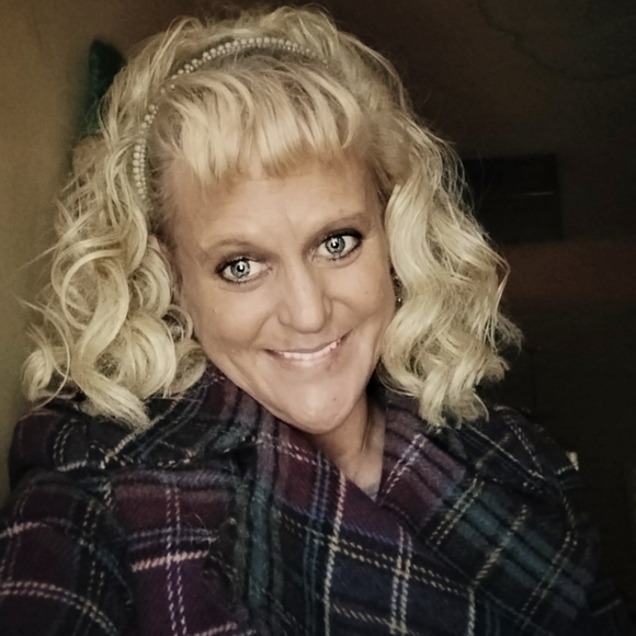 Meet your Posher, Megan - Picture 1 of 1